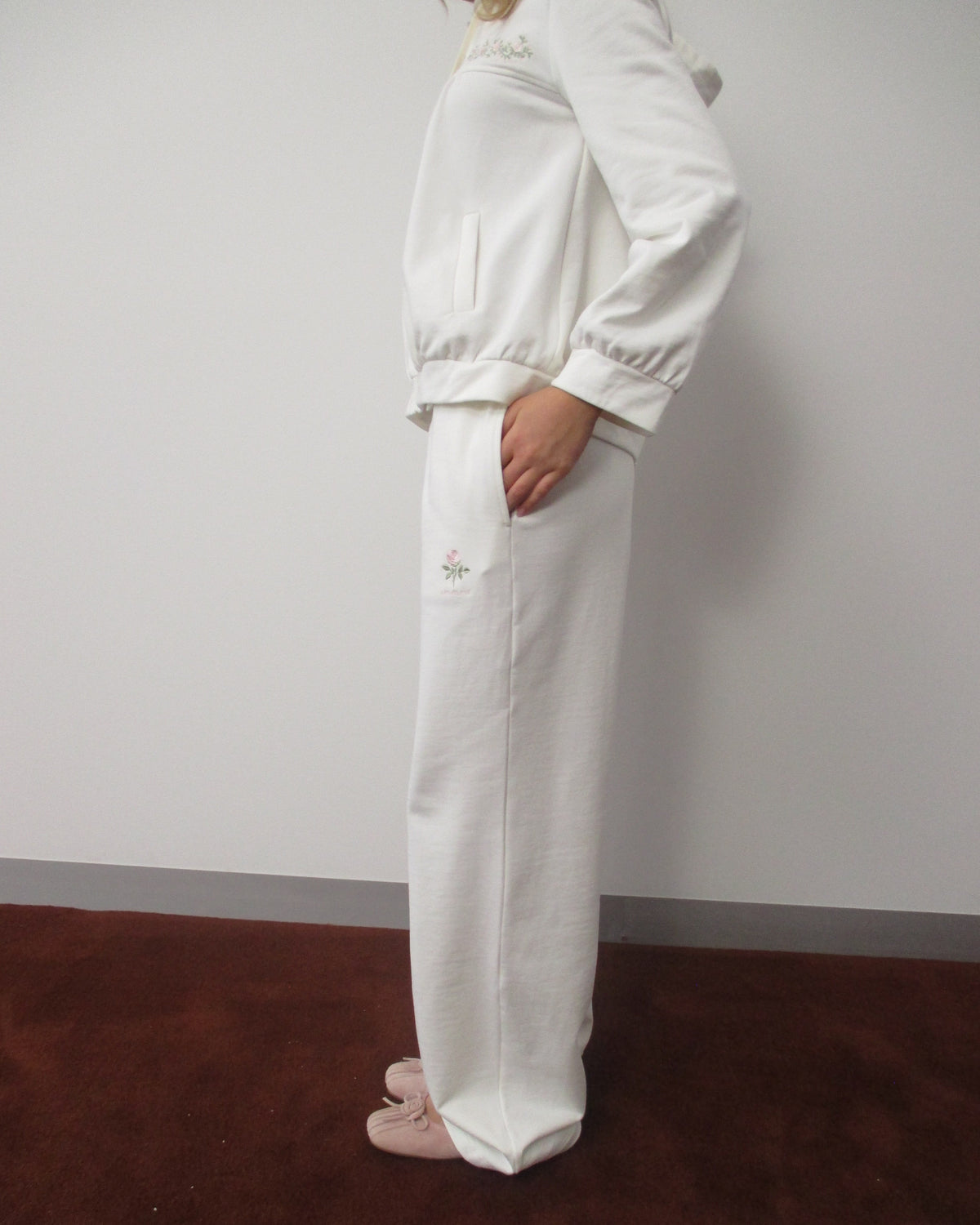 Rosette Embroidery Lounge Pant - White