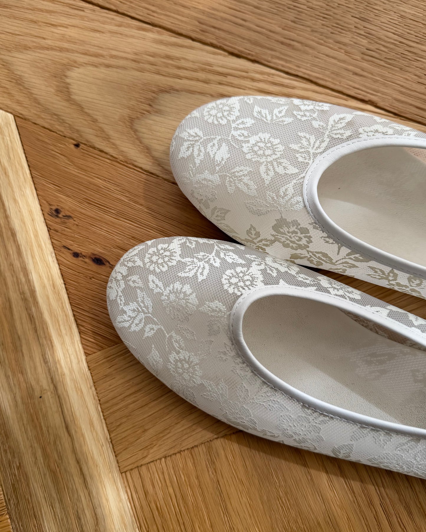 Lace Flats - White