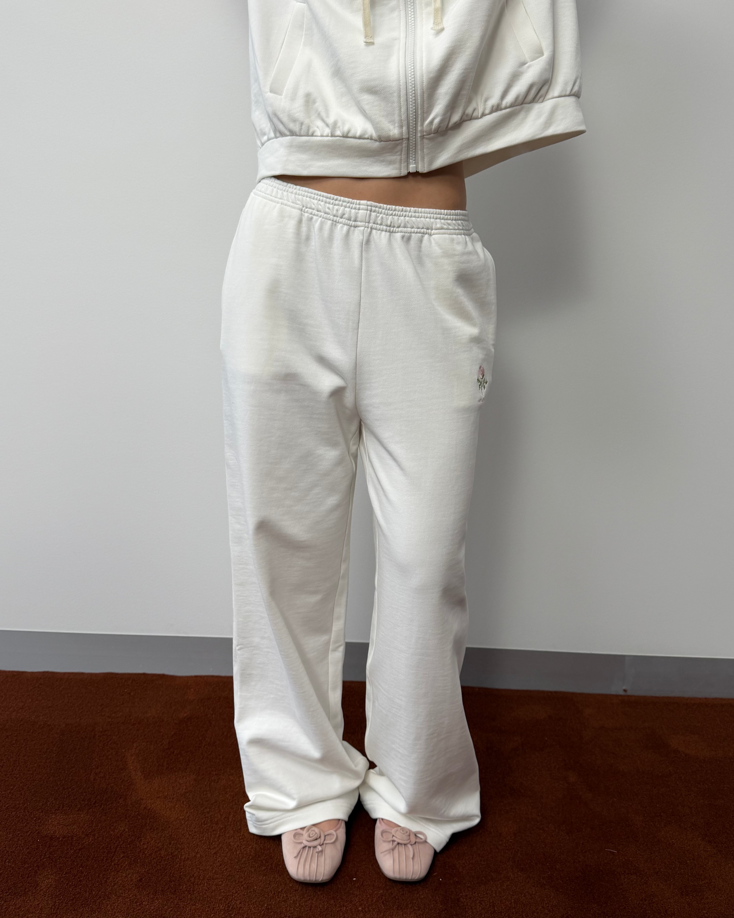 Rosette Embroidery Lounge Pant - White